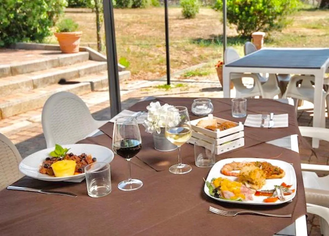 Apartments 5 Beds, Ground Floor With Private Outdoor Area, In Residence With Swimming-Pool 캄필리아 마리티마