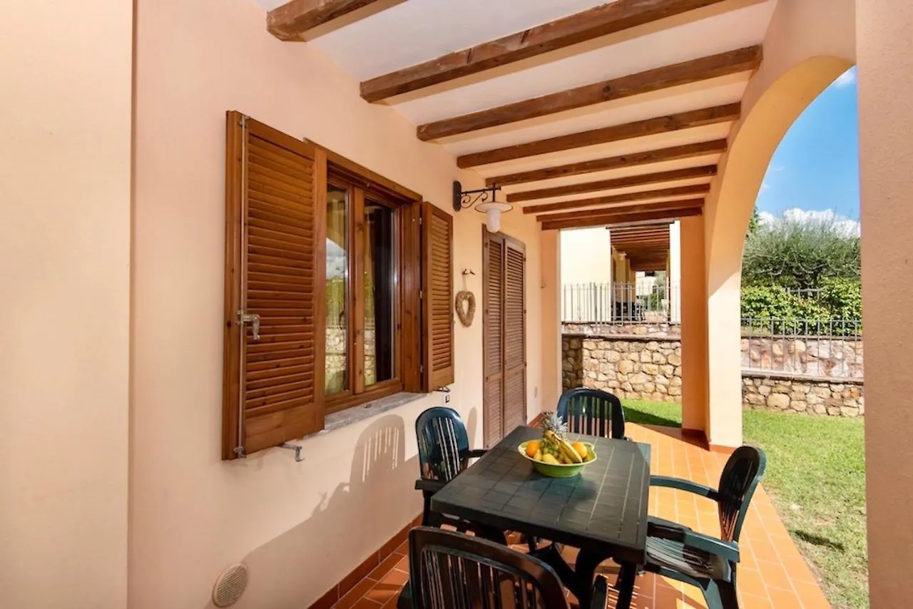 Apartments 5 Beds, Ground Floor With Private Outdoor Area, In Residence With Swimming-Pool 坎丕里亚麦利蒂玛 意大利